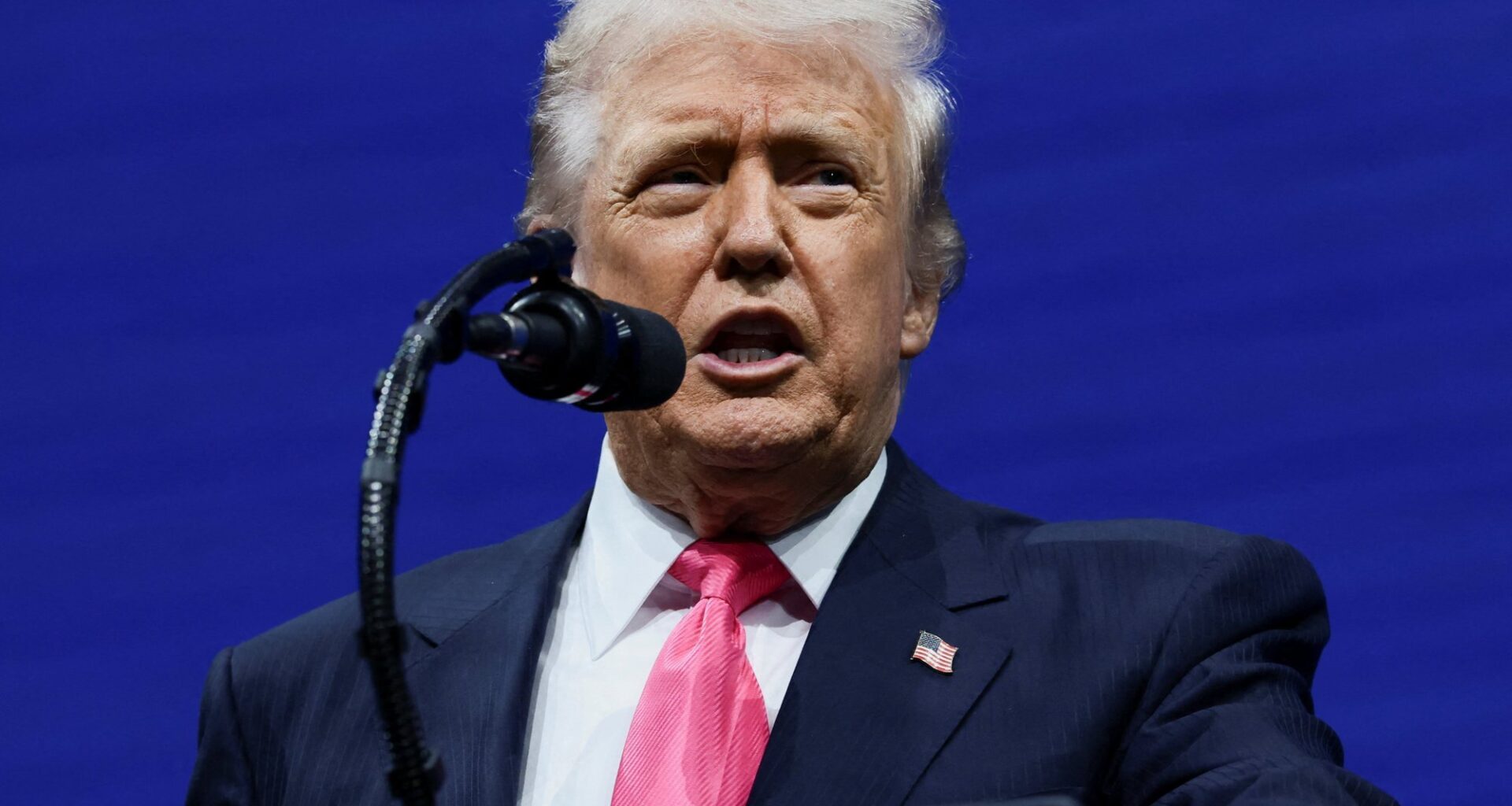 Nieoficjalnie: Ukraina ma zrzec się części ziem i broni oraz ograniczyć armię. Tego zażądał Donald Trump