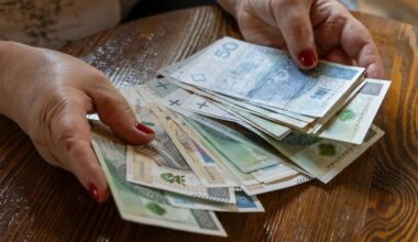 Zwrot podatku za 13. i 14. emeryturę. Seniorzy muszą spełnić jeden warunek