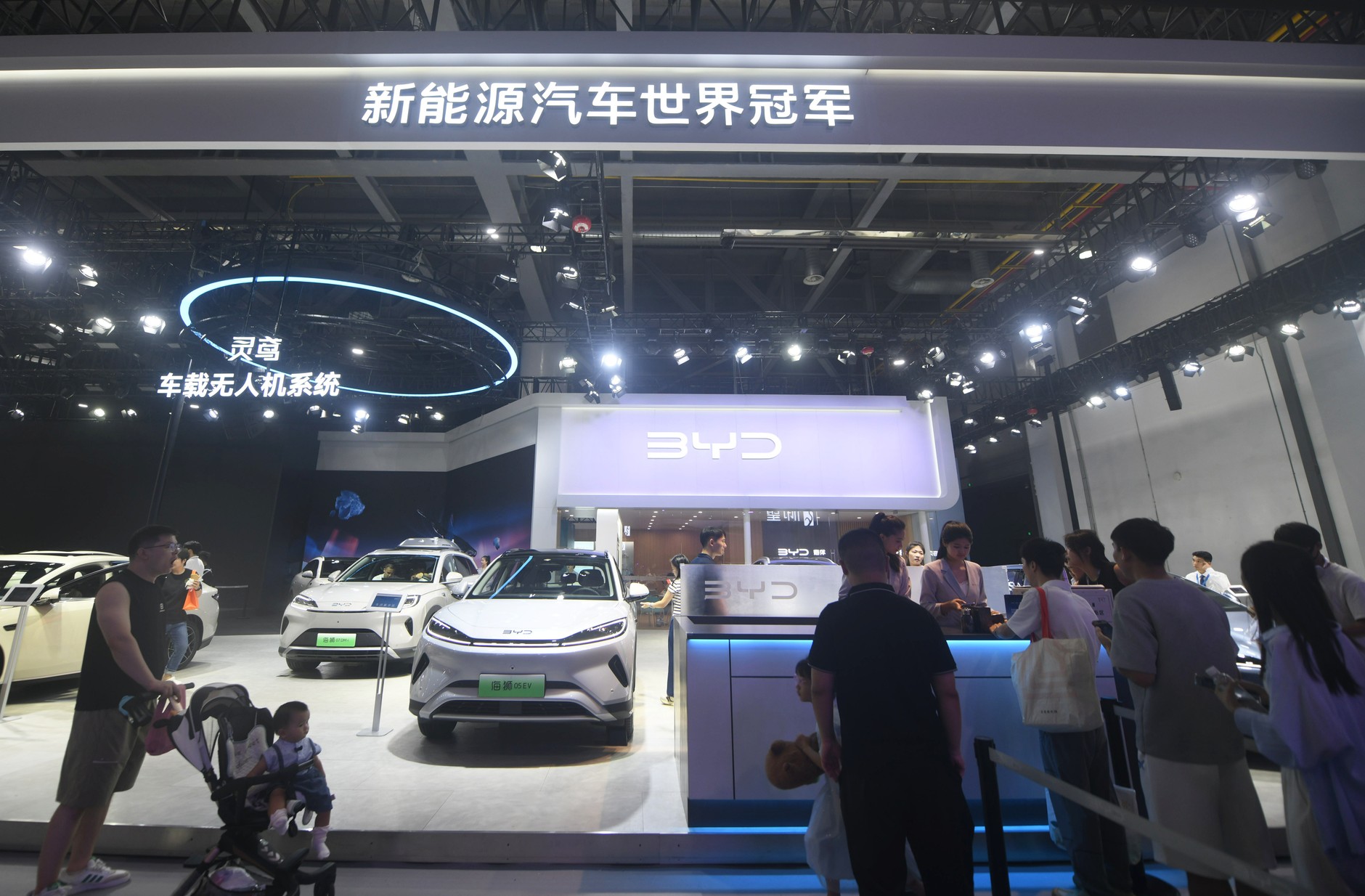 Pokaz aut w BYD w Hangzhou w Chinach