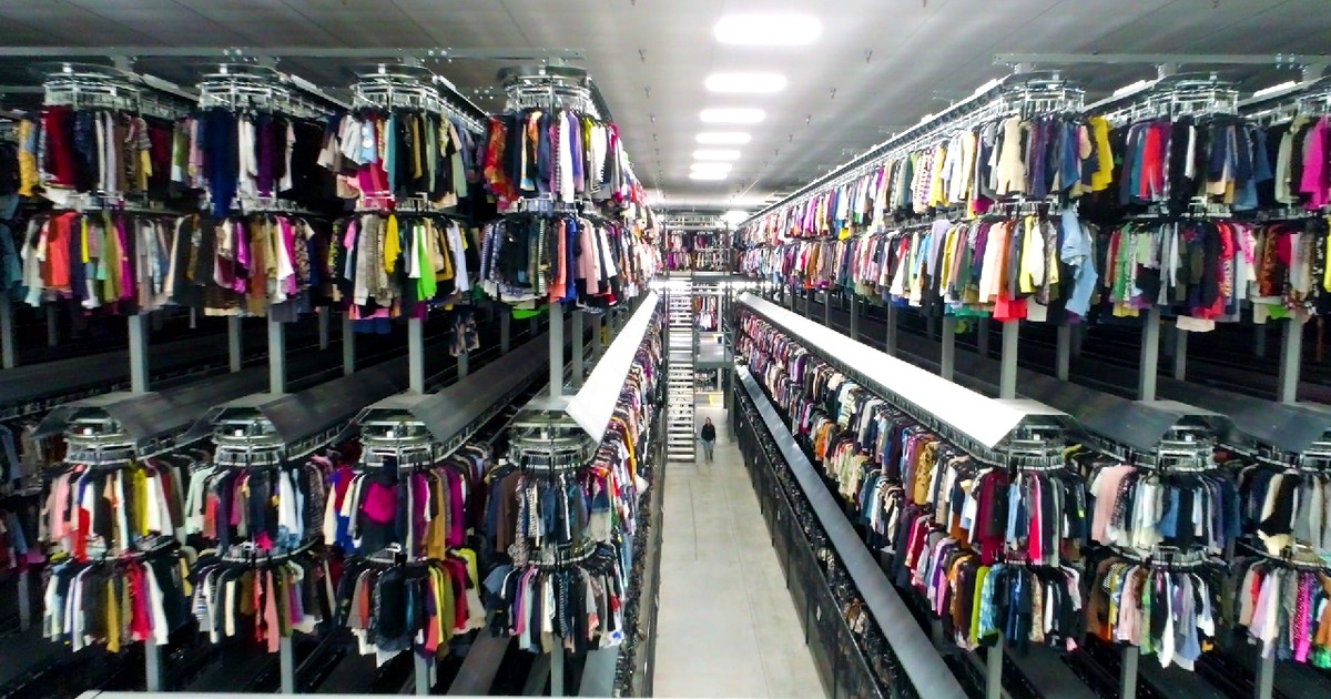 Co sekundę świat wyrzuca ciężarówkę ubrań. "Można się tu poczuć jak w Matriksie"