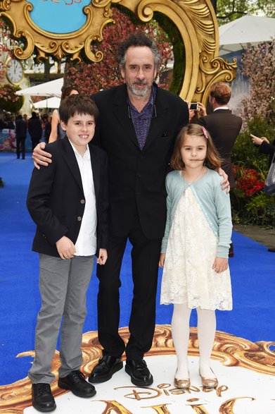 Tim Burton z dziećmi na europejskiej premierze filmu "Alicja po drugiej stronie lustra" (Londyn, 10 maja 2016 r.)