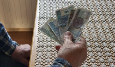 Dodatek do emerytury po 65. i 70. roku życia. Komu przysługuje jaki dodatek do emerytury z ZUS? Ile wyniesie po waloryzacji 2026?