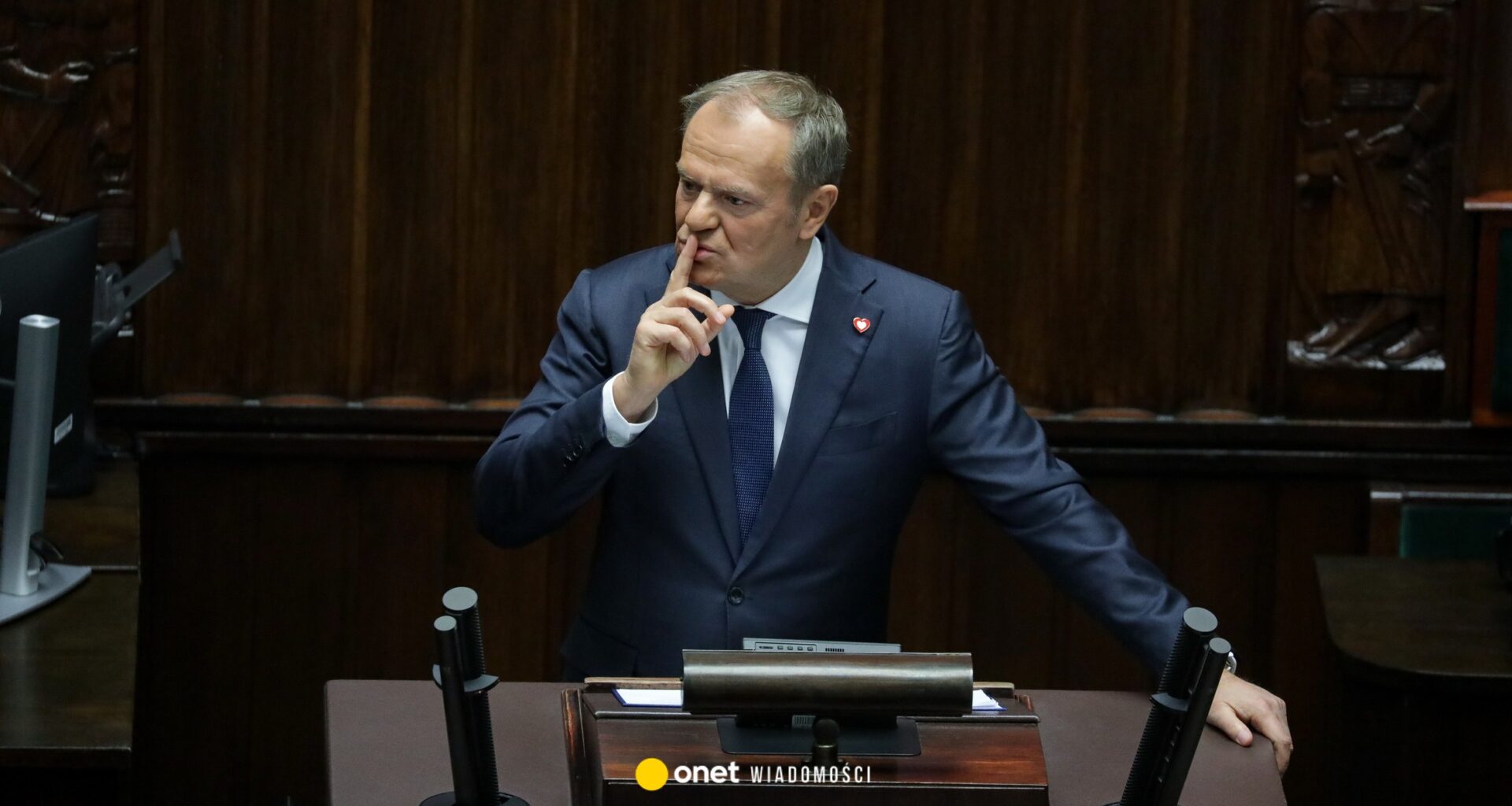 Donald Tusk ostro do PiS w Sejmie. Wykonał gest palcem