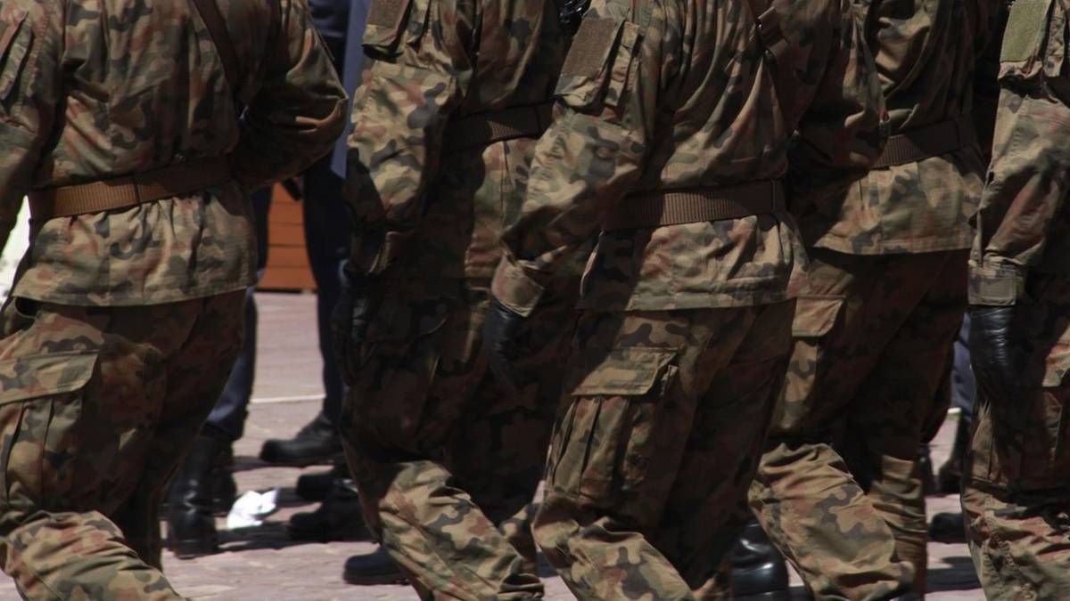 Szkolenia wojskowe dla cywilów. Wiceszef MON ujawnił liczby