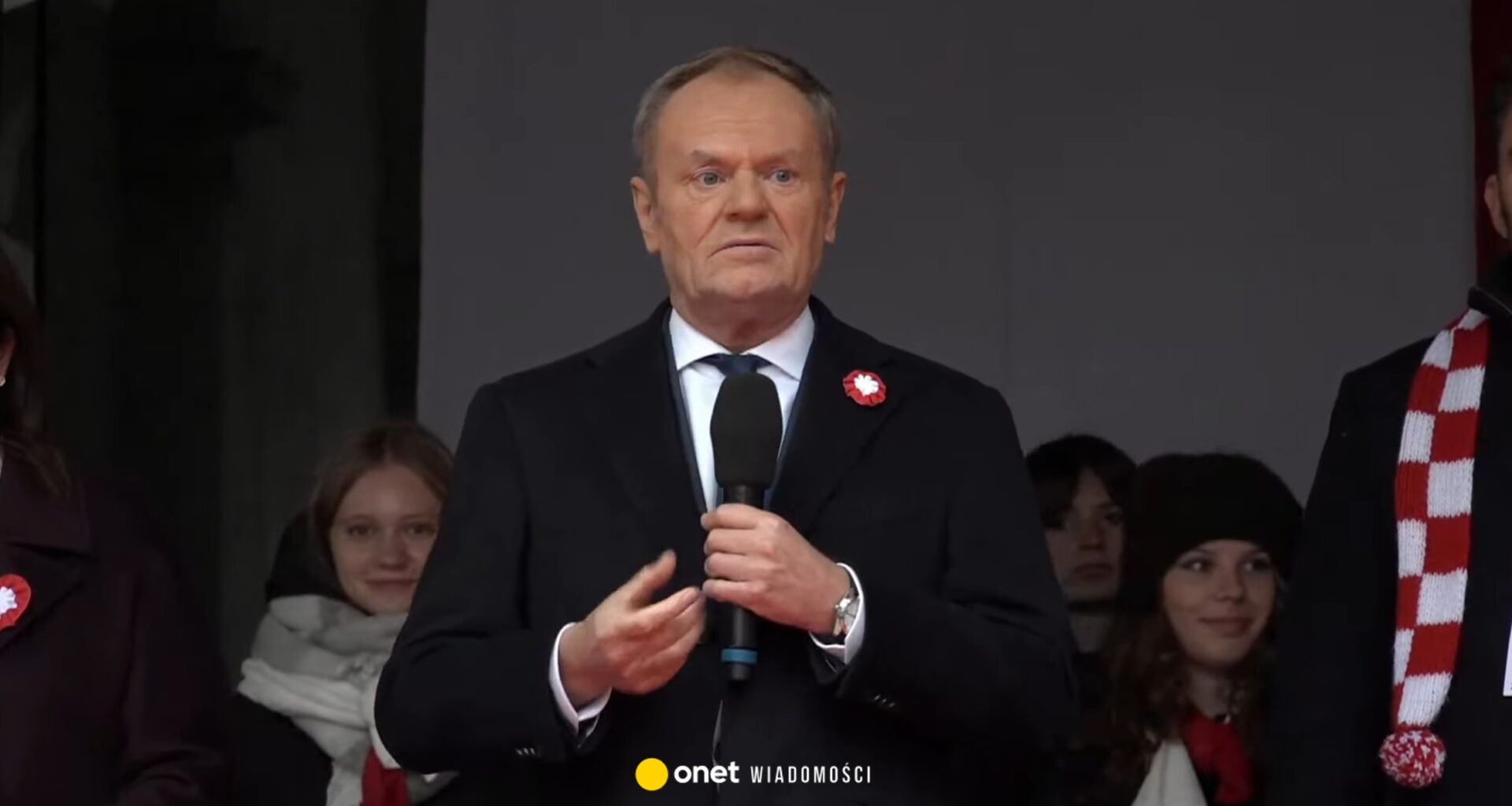 Donald Tusk na obchodach Święta Niepodległości. "11 listopada to cud zjednoczenia"