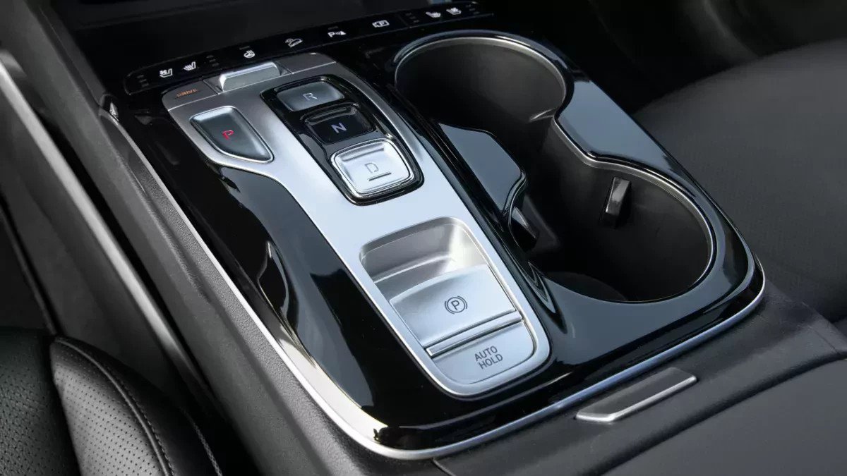 Wystarczyło, że obciął ceny i jest numerem jeden Polaków. Uznali, że sporo tańszy i mocniejszy Hyundai to lepsza okazja niż Toyota