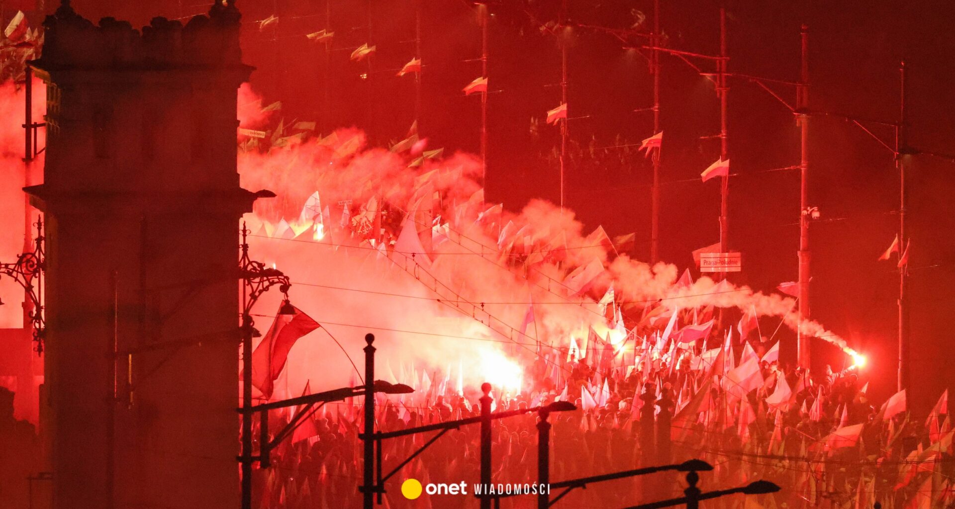 Kary za odpalanie rac na Marszu Niepodległości? Jasna zapowiedź szefa MSWiA