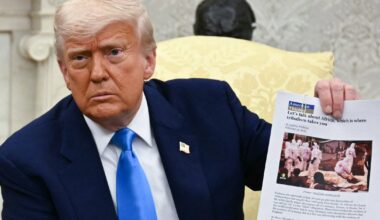 Prezydent USA Donald Trump i prezydent Republiki Południowej Afryki Cyril Ramaphosa w Gabinecie Owalnym Białego Domu w Waszyngtonie, 21 maja 2025 r.