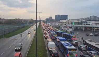 Potężny korek i paraliż komunikacyjny w Krakowie - Onet