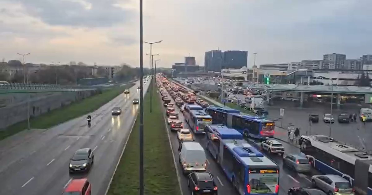 Potężny korek i paraliż komunikacyjny w Krakowie - Onet