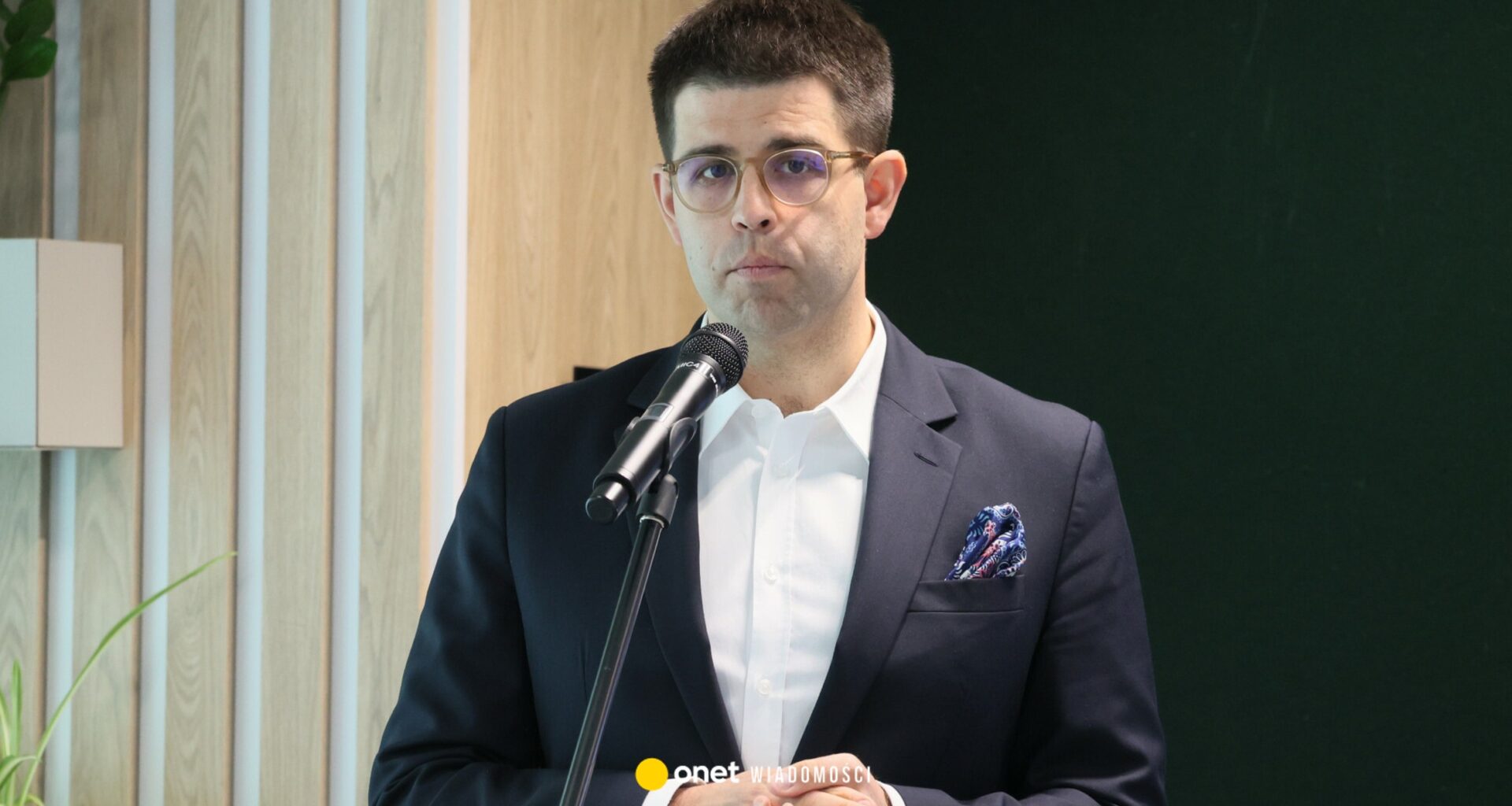 Prezes Naczelnej Izby Lekarskiej zapytany o zarobki. "To jest to pytanie?" [WYWIAD]