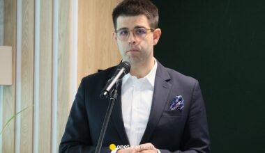 Prezes Naczelnej Izby Lekarskiej zapytany o zarobki. "To jest to pytanie?" [WYWIAD]