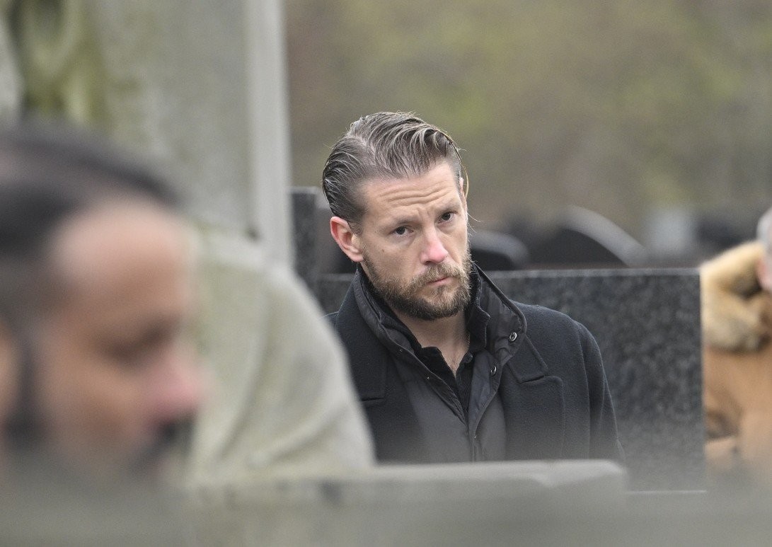 Sebastian Fabijański na pogrzebie Pona