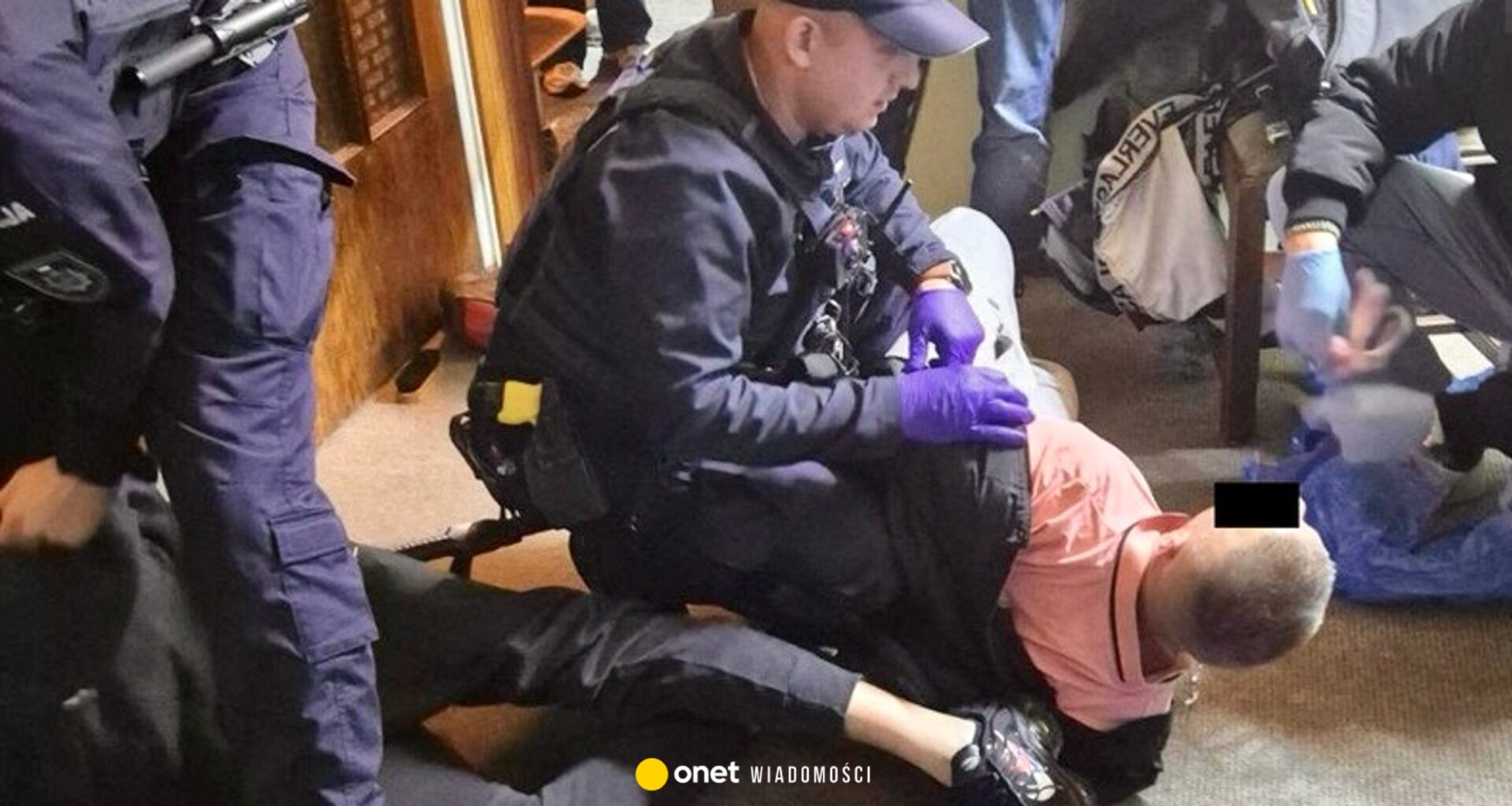 Polacy zaatakowali Ukraińców w sklepie w Warszawie. Grozili im śmiercią