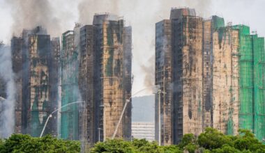 Płonące wieżowce w Hong Kongu