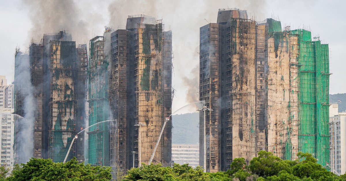 Płonące wieżowce w Hong Kongu
