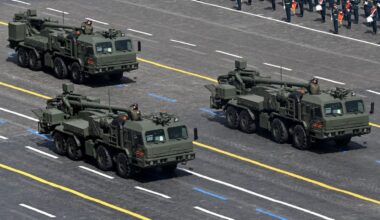 Armatohaubice 2S44 Hiacynt-K podczas parady zwycięstwa w Moskwie w 2025 roku.