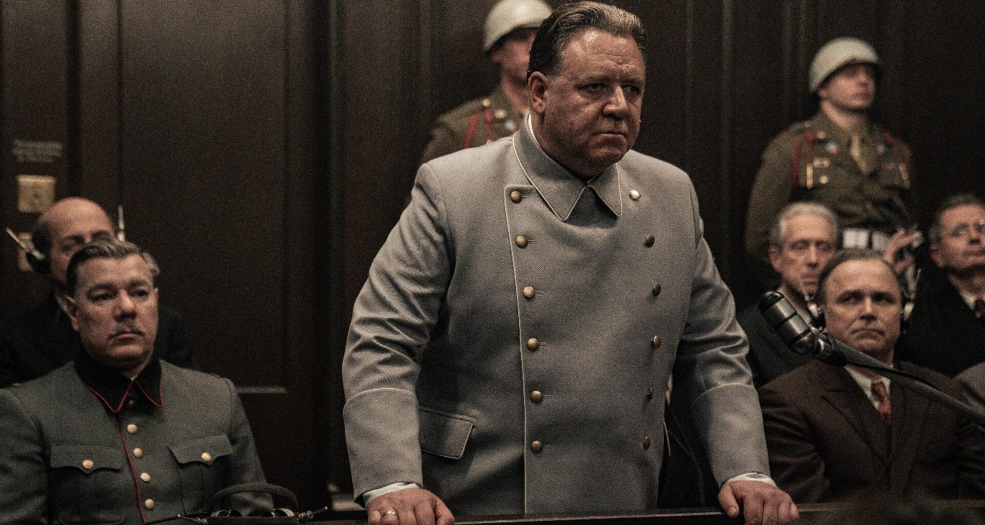 "Norymberga" to triumfalny powrót Russella Crowe'a. "Przyciąga i odpycha" [RECENZJA]