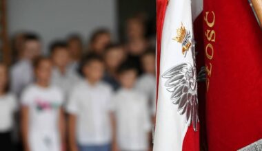 Dzieci zasłabły podczas apelu. Ewakuacja podstawówki na Podlasiu - Onet