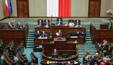 Kaczyński pytany o nieobecność na wystąpieniu szefa MSZ. "Niepoważni ludzie" [RELACJA NA ŻYWO]