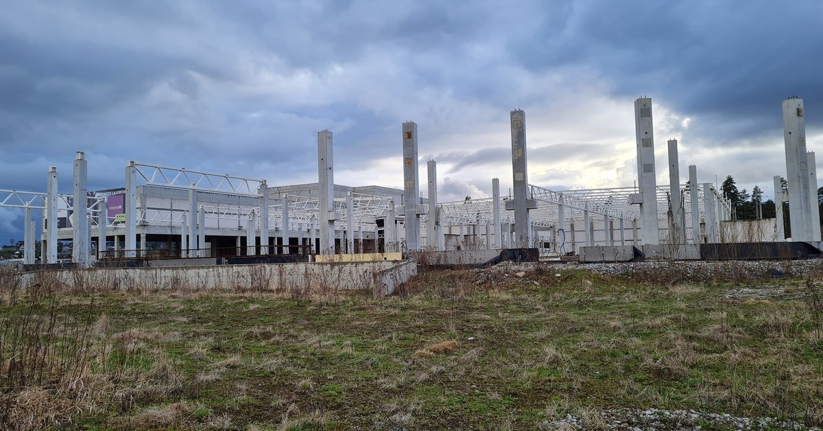 Niedokończona galeria na Podhalu na sprzedaż. W tle toczy się spór o pieniądze