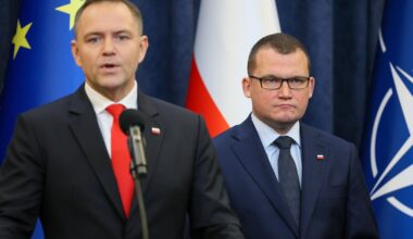 Człowiek prezydenta uderza w rząd. "Seria pozornie niepowiązanych zdarzeń"