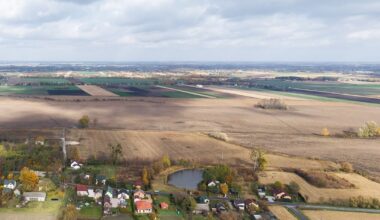 "Lecą głowy w KOWR!". To pokłosie afery z działką pod CPK