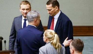 Spięcie ministrów w rządowym busie. "Kondolencje. Umarłeś" [FRAGMENT KSIĄŻKI]