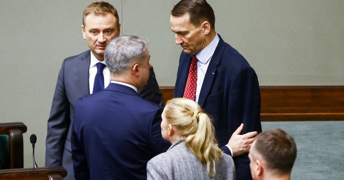 Spięcie ministrów w rządowym busie. "Kondolencje. Umarłeś" [FRAGMENT KSIĄŻKI]