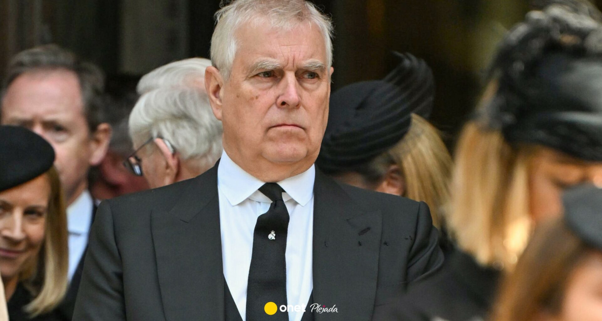 Król pozbawił brata tytułów i nakazał wyprowadzkę. To nie koniec blamażu Andrzeja