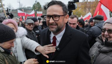 Daniel Obajtek stawił się w prokuraturze. Protest zwolenników PiS przed budynkiem