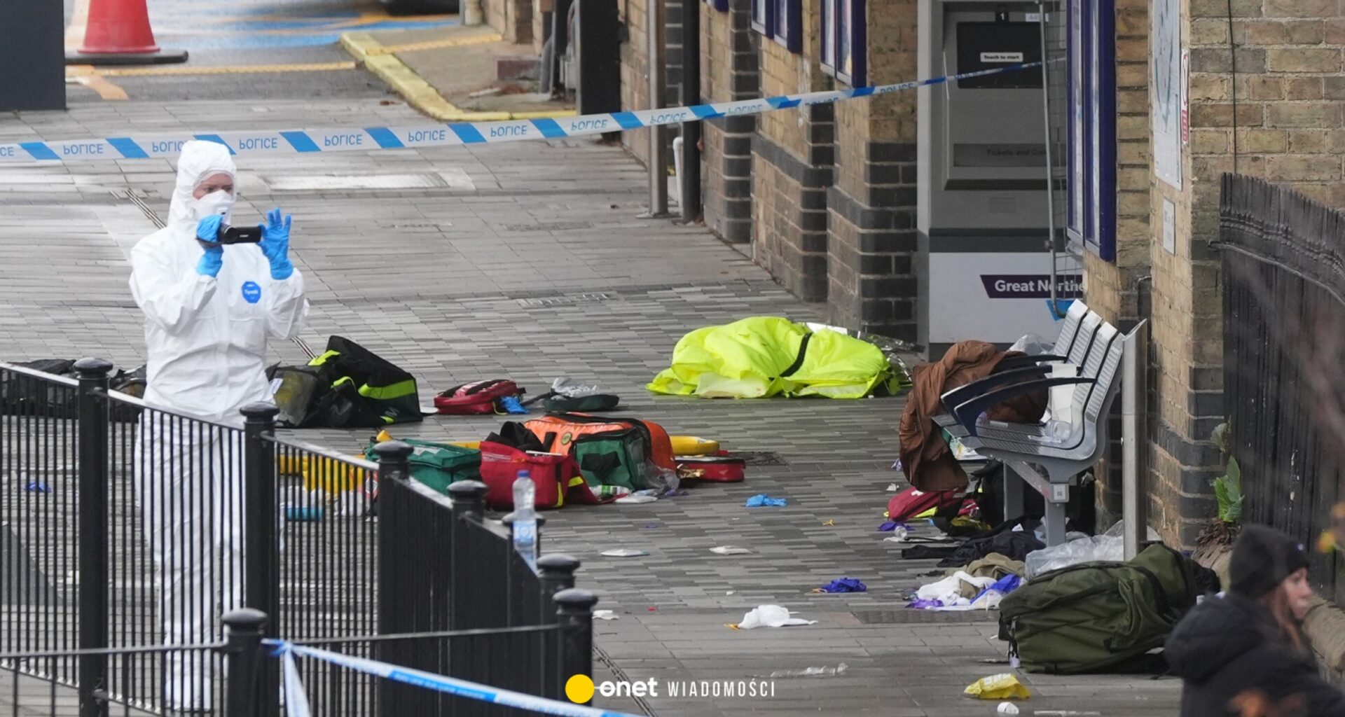 Dwóch brytyjskich obywateli zatrzymanych w związku z atakiem w pociągu. Nowe informacje