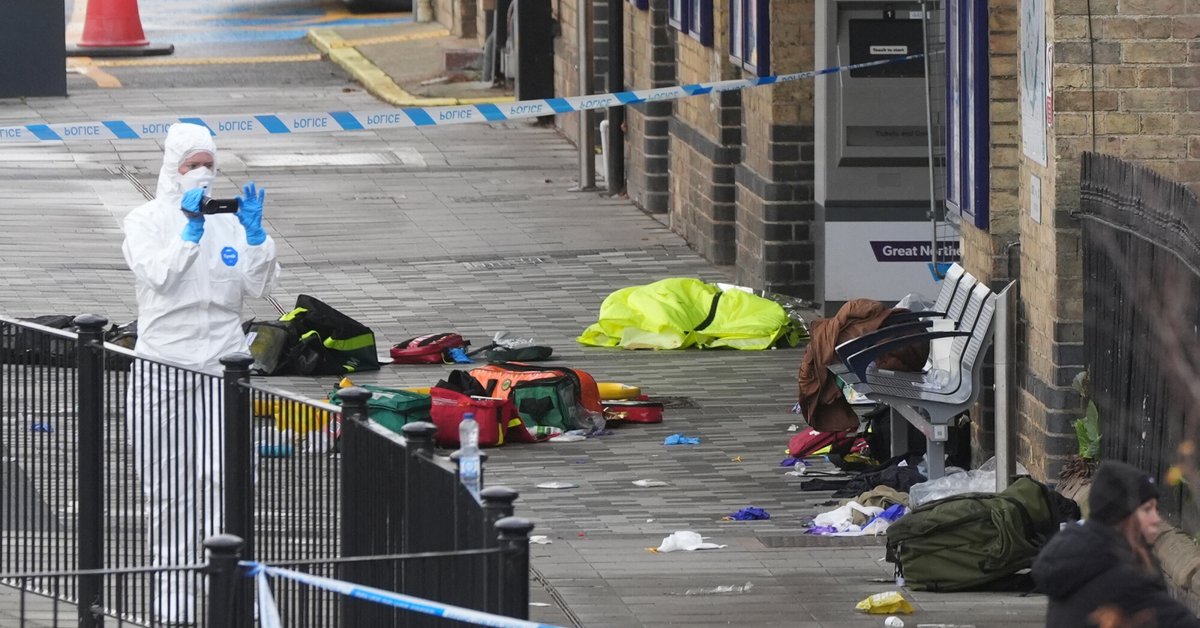 Atak nożowników w brytyjskim pociągu. Nowe informacje o sprawcach