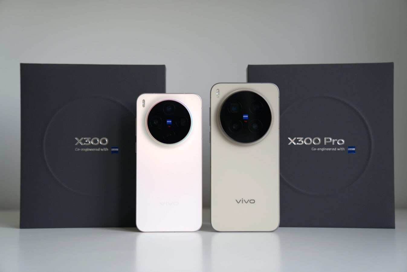 Mały może być równie świetny jak duży! Porównujemy vivo X300 vs vivo X300 Pro