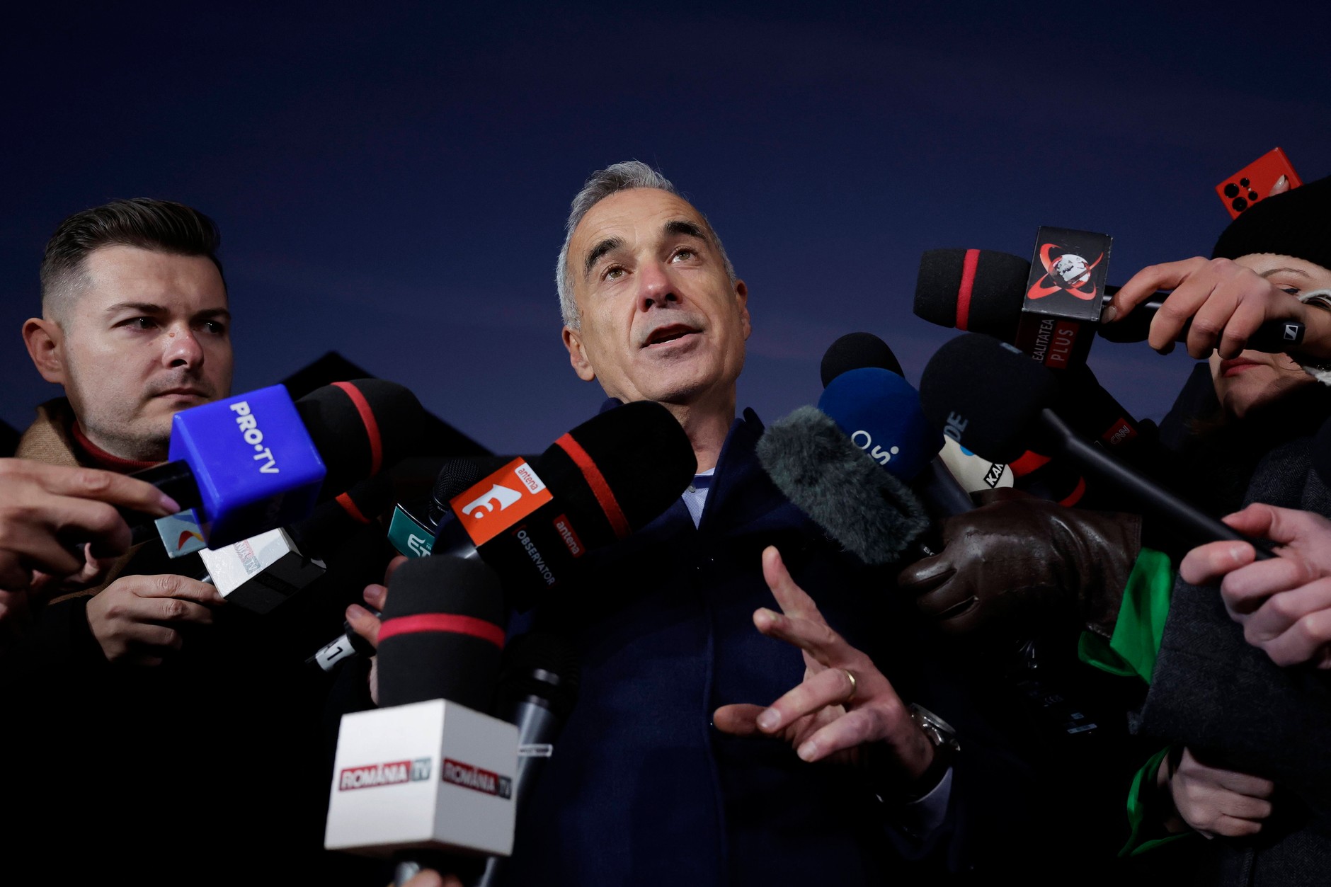 Calin Georgescu, niespodziewany zwycięzca pierwszej tury wyborów prezydenckich w Rumunii. Izvorani, 26 listopada 2024 r.