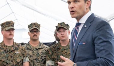 Sekretarz obrony USA wizytuje strefę zdemilitaryzowaną. Pierwszy raz od ośmiu lat