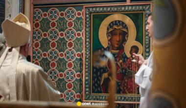 Uroczystość ponownej inauguracji polskiej kaplicy w Paryżu. Marta Nawrocka w katedrze Notre Dame