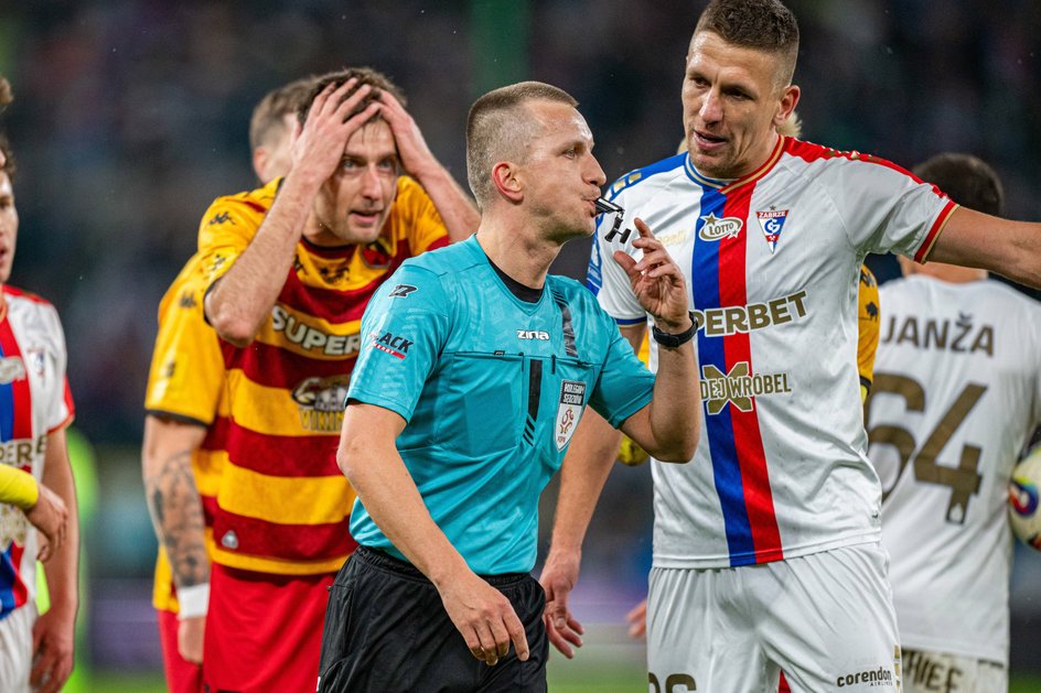 Sędzia Bartosz Frankowski podczas meczu Górnik - Jagiellonia (2:1)