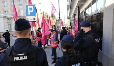 Atak kwasem masłowym pod kliniką aborcyjną w Warszawie. Zatrzymano ojca i syna - Onet