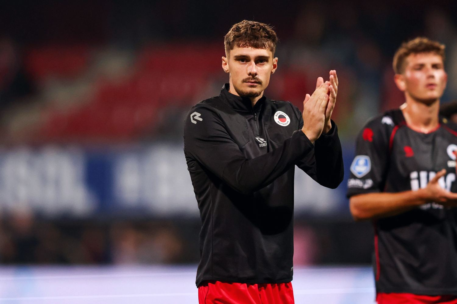 Szymon Włodarczyk zdjęty z boiska po niewykorzystanym rzucie karnym. Seria bez gola coraz dłuższa...