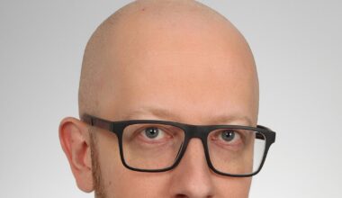 Zdaniem prokurator w celi Łukasza Żaka odnaleziono telefony, a także grypsy, w których prosił o przekazanie...