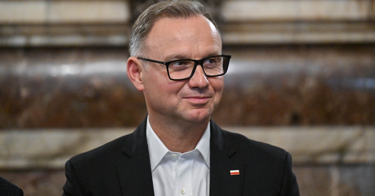 Andrzej Duda pochwalił się przelewem. Tyle wynosi jego emerytura