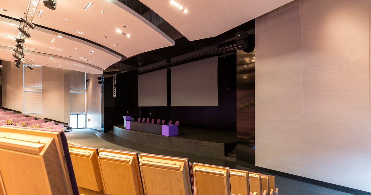 Zaskakujące dane z uczelni. Rezygnacja ze studiów to masowy trend