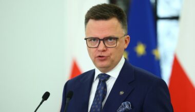 Szymon Hołownia tłumaczy się z nieobecności w prokuraturze. Zarzuca bałagan w papierach