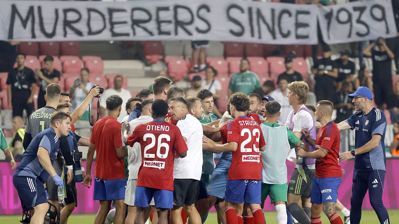 UEFA podjęła decyzję ws. zachowania kibiców Maccabi Hajfa w meczu z Rakowem Częstochowa - sport.tvp.pl