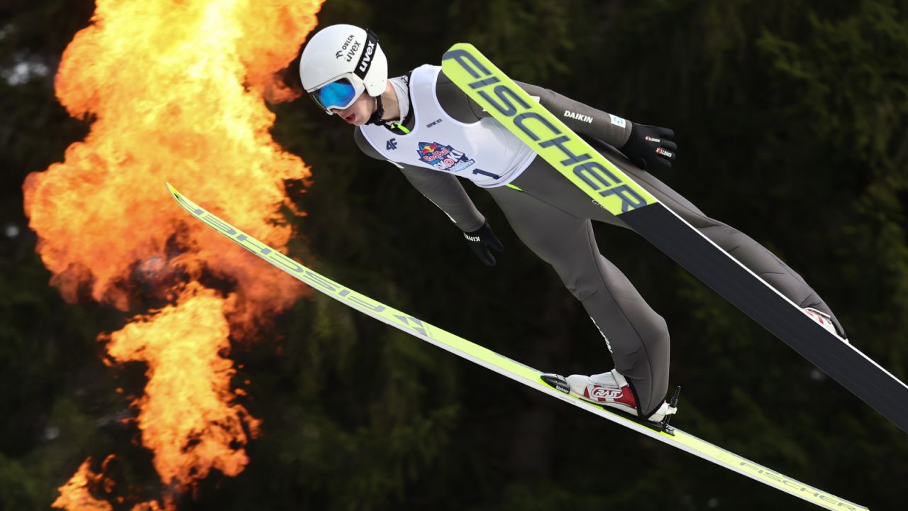 Kacper Tomasiak poskacze w Pucharze Świata aż do świąt. Jest jednak scenariusz, że nie pojedzie na Turniej Czterech Skoczni - sport.tvp.pl