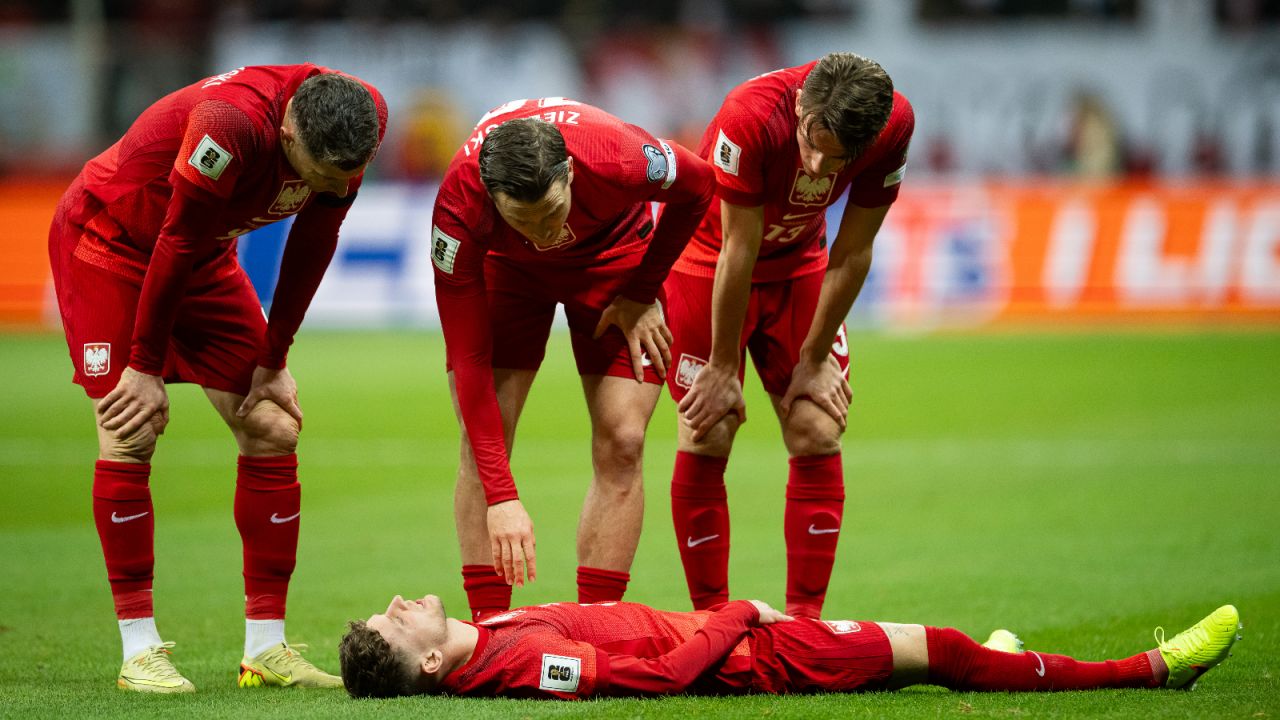 Sebastian Szymański opuścił zgrupowanie. Kontuzja okazała się zbyt poważna - sport.tvp.pl