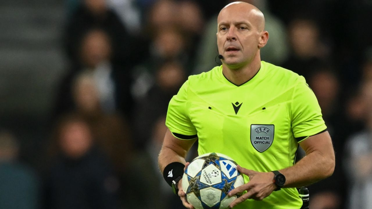 Szymon Marciniak z niedoszłym szefem Kolegium Sędziów polecieli do Arabii Saudyjskiej - sport.tvp.pl