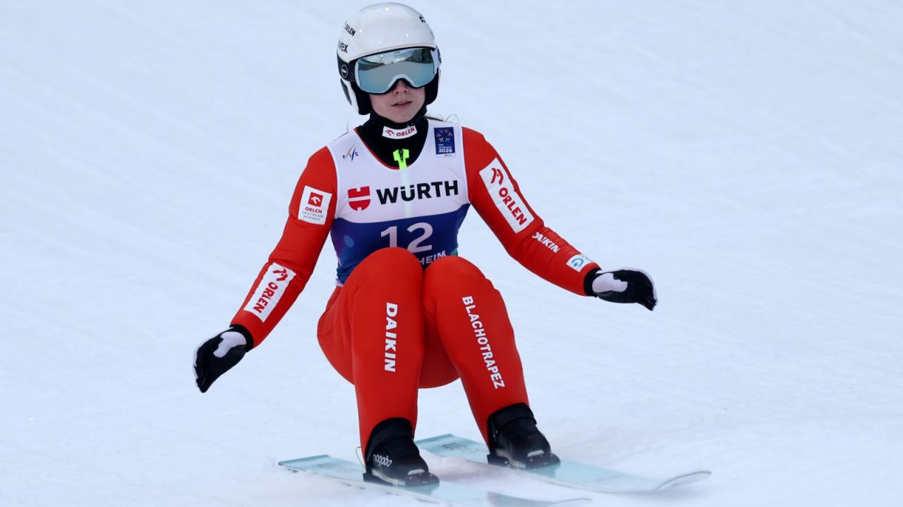 Paskudny upadek przed PŚ, skocznia do poprawki. Polacy "na czysto" - sport.tvp.pl