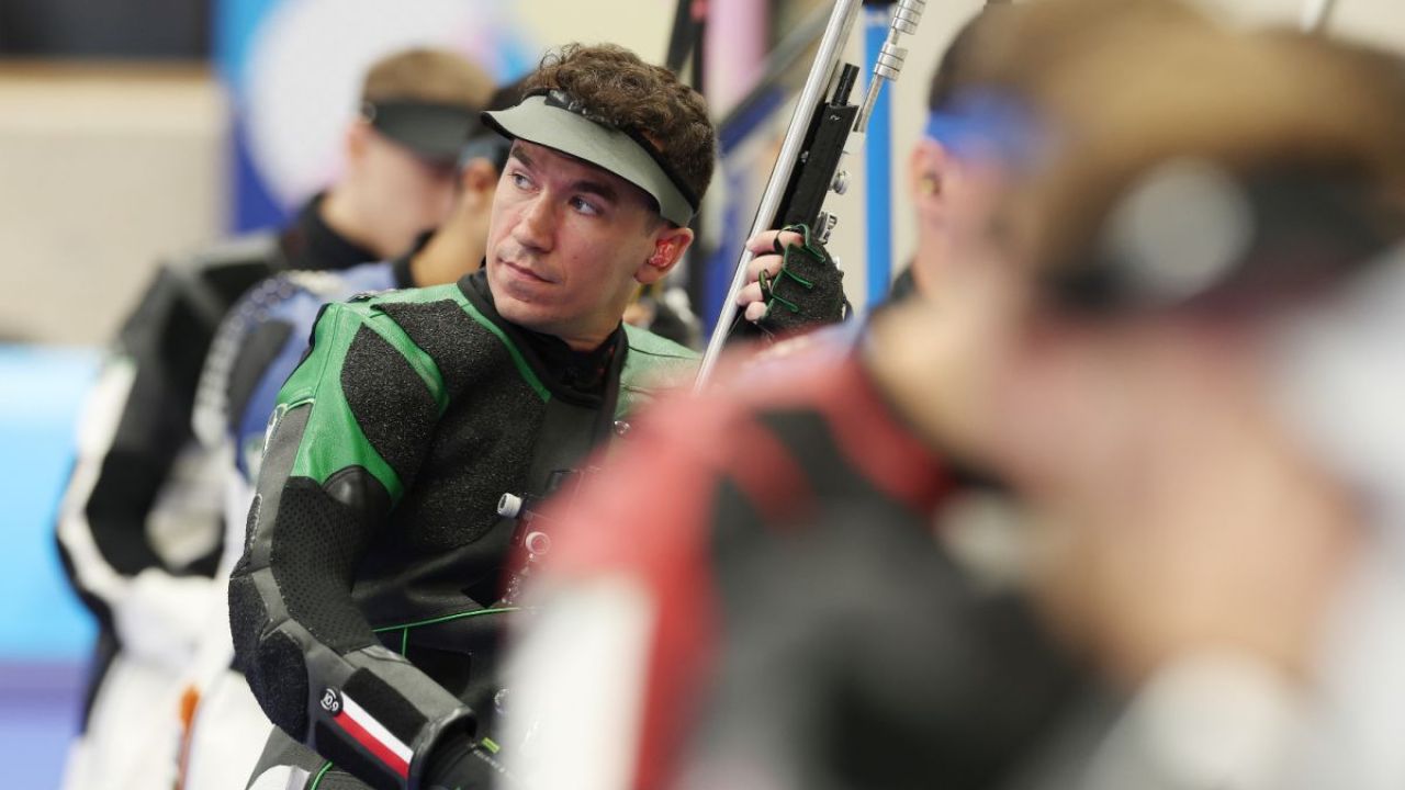 MŚ w strzelectwie. Tomasz Bartnik zdobył złoty medal w karabinie z trzech postaw na 300 metrów - sport.tvp.pl